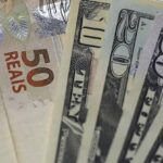 Dólar em Queda: Moeda Chega a R$ 4,97 em Meio às Expectativas Eleitorais de 2026